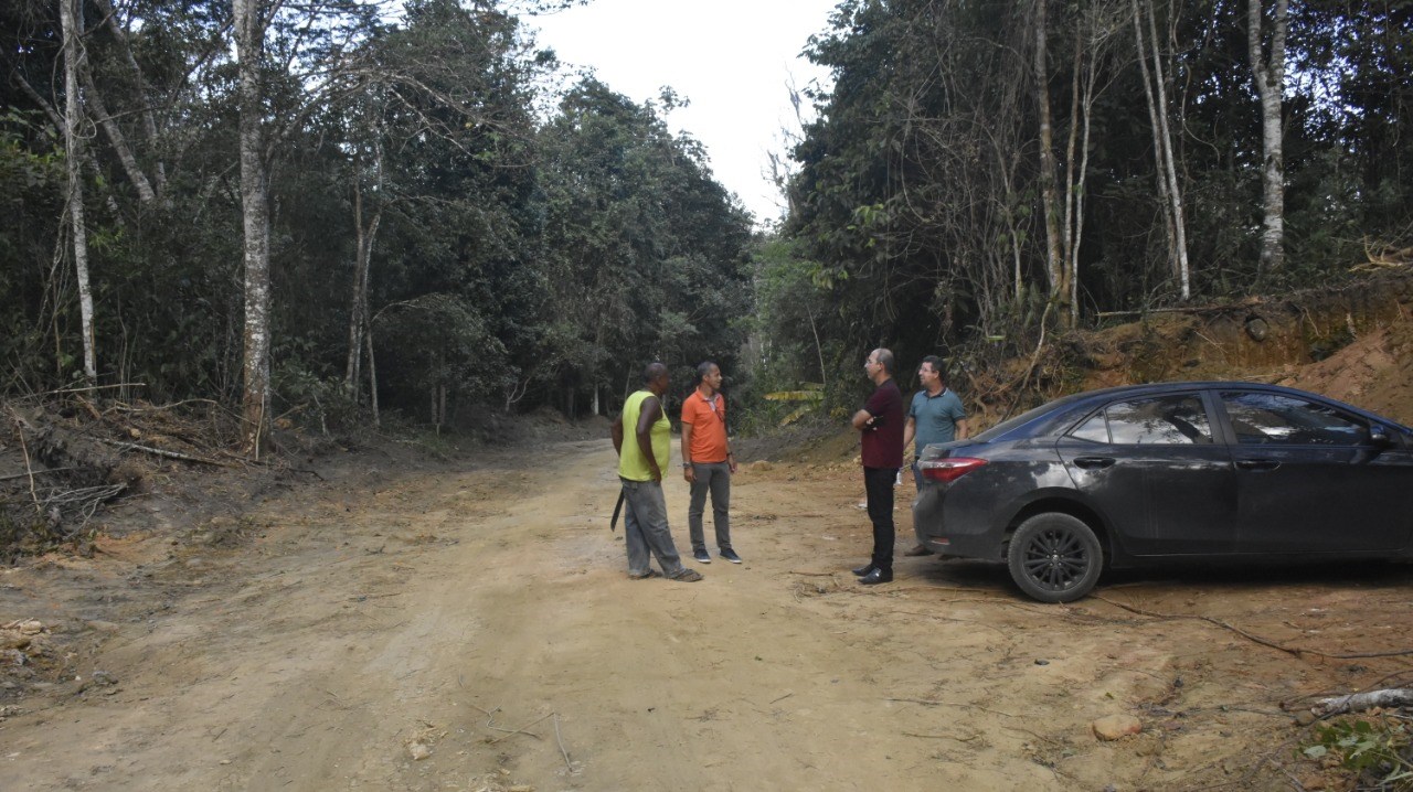 Camacã: Prefeitura recupera estrada vicinal depois de 40 anos 
